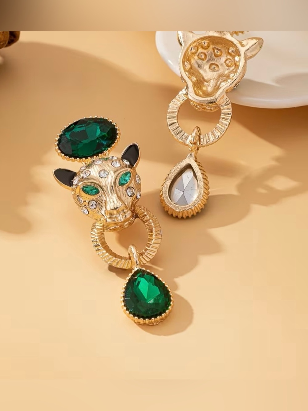 NEW! Luxury Gold Leopard Head Drop Earrings with Emerald Green Crystals 🐆 B2-99 - Picture 3 of 6
